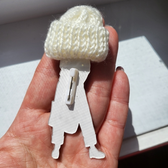 2 New! cute acrylic brooches/pins, girl with wool hat and glasses badges - Picture 5 of 5
